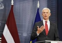 Kariņš Eiropas komisārei norāda, kāda būs Latvijas taktika attiecībā uz nelegāliem migrantiem