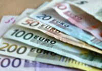 Finanšu analītiķis atklāj skarbo patiesību, par to cik lielas pensijas Latvijā gaidāmas nākotnē