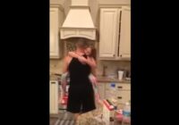 Šis tēva un meitas video izraisījis skandālu… māte ienāca virtuvē un ieraudzīja šo