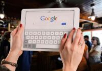 Alphabet akcijas strauji kāpj, jo Google meklēšanas reklāma veicina izaugsmi pirmajā ceturksnī