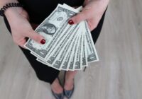 Tarifu ieņēmumi nespēj ierobežot ASV deficītu, jo jūlija izdevumi sasniedz rekordaugstu līmeni