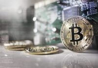 Zelta un Bitcoin cenas sasniedz rekordaugstu līmeni: Drošās patvēruma valūtas pieaug, jo nenoteiktība saglabājas
