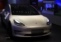 Tesla peļņa krītas, neskatoties uz rekordlieliem ieņēmumiem
