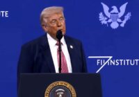 Redakcijas viedoklis: zemi reitingi un dārga nafta – Trampa “ātrais karš” pārvēršas politiskā murgā